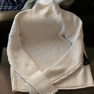 Turtle neck sweater
